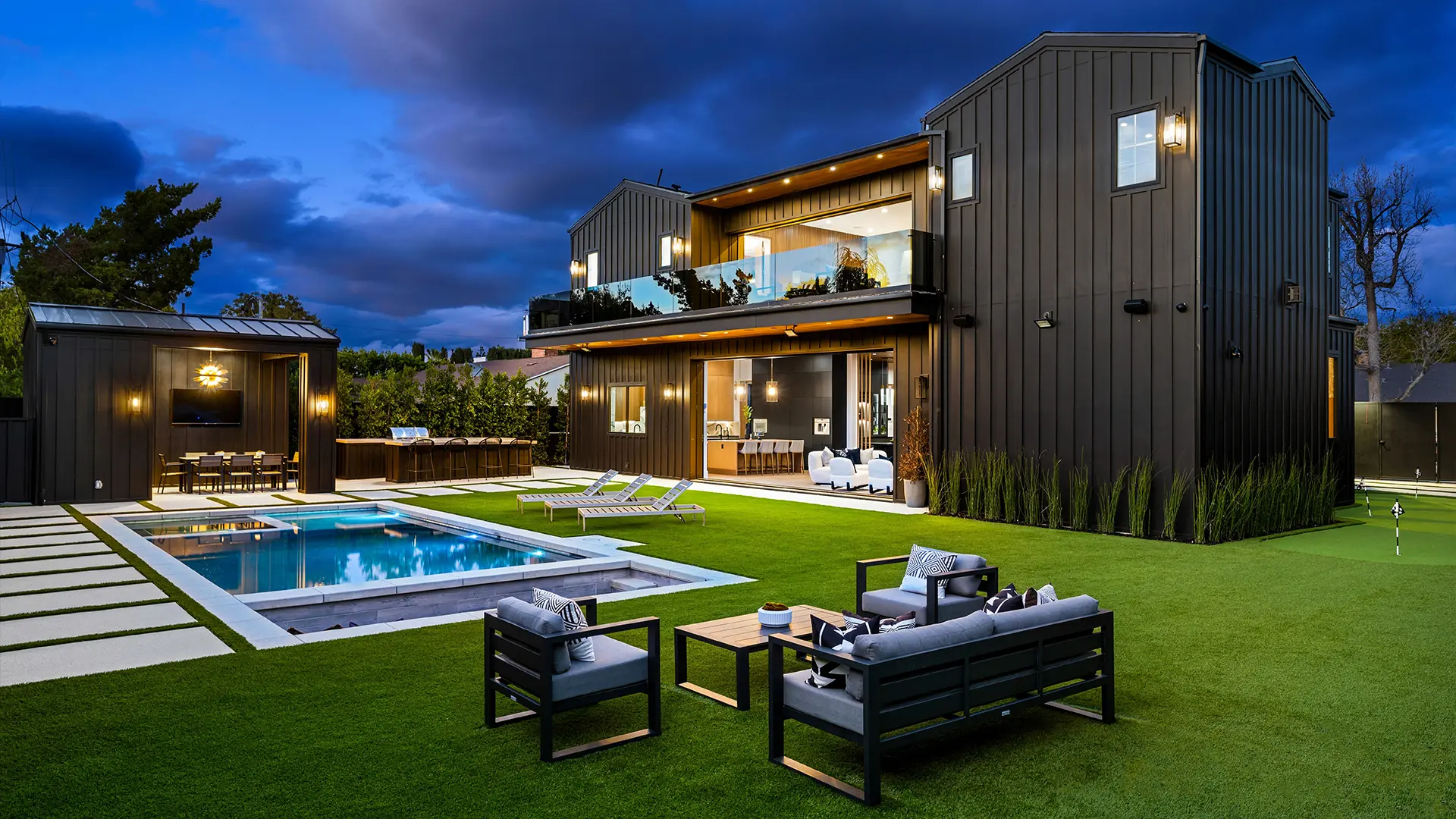 outdoor-entertainment-feature